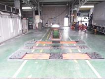 整備・架装レーンの内観