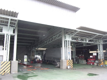 整備・架装レーンの内観